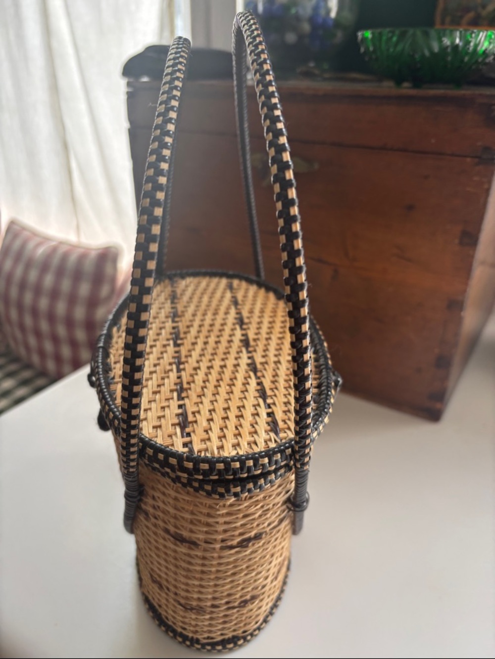 Hand woven Tommy Bahama basket bag. - Picture 2 of 7
